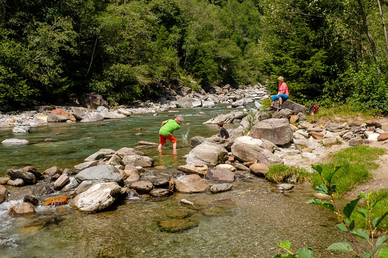 De tels endroits font d’une pause au bord de la Calancasca un véritable plaisir.