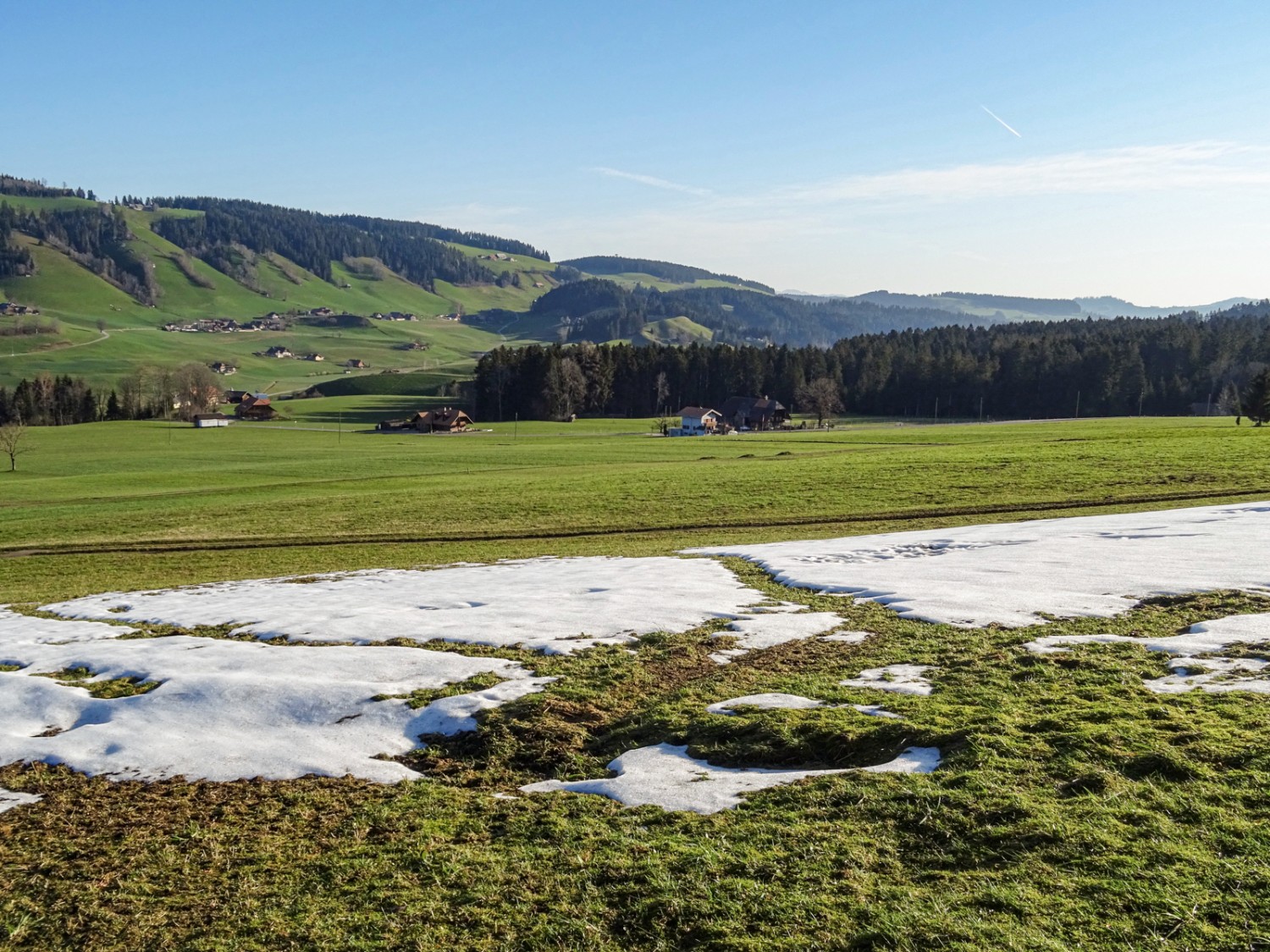 Blick zum Churzenberg und weiter Richtung Emmental. Bild: Sabine Joss
