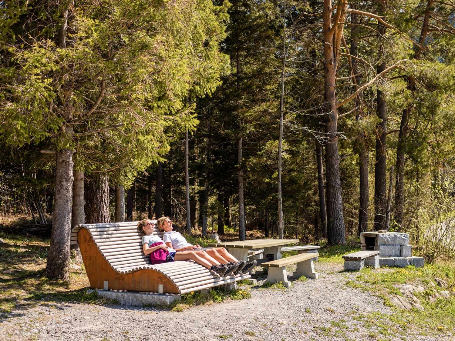 Une pause bien méritée à l’aire de grillade Wissenegg. Photo: Wanderblondies