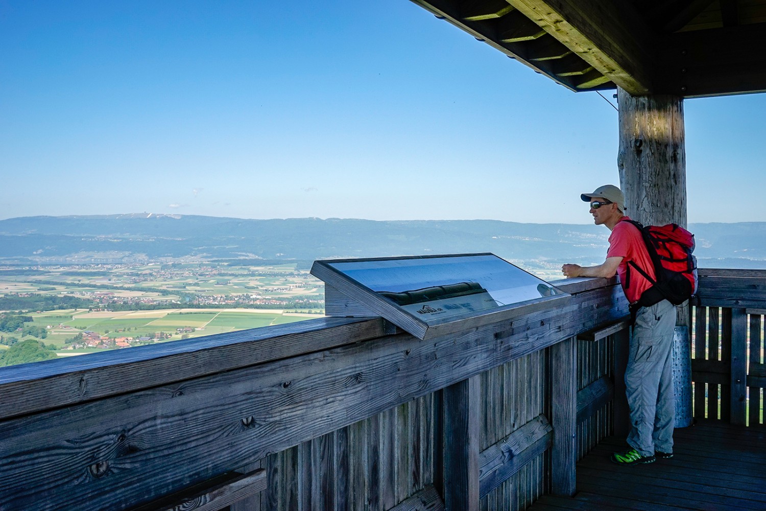 Blick vom Chutzenturm über das Seeland zum Chasseral. Bilder: Fredy Joss