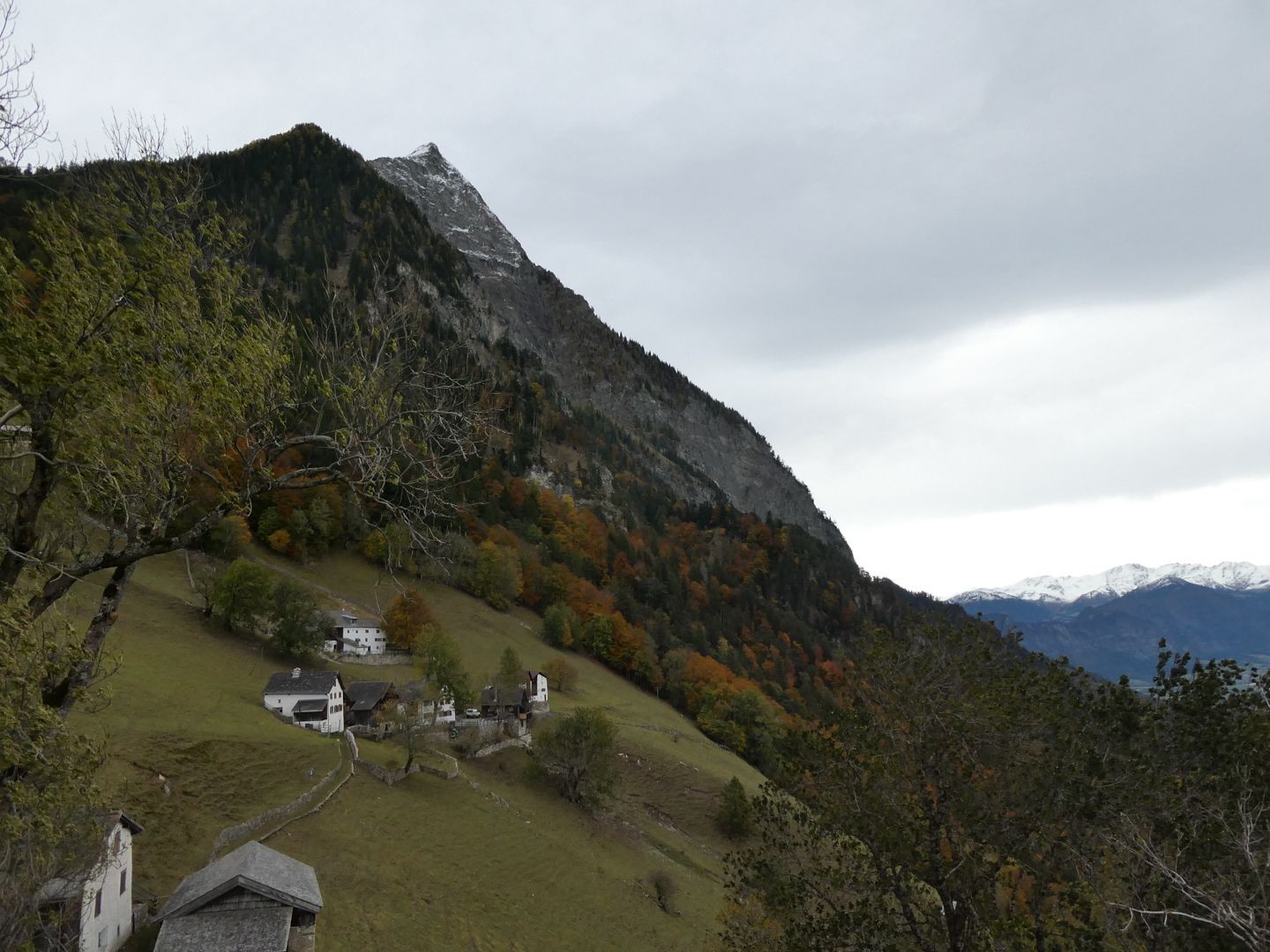 L’ancienne colonie Walser de Guscha, où se trouvent une auberge et une buvette.