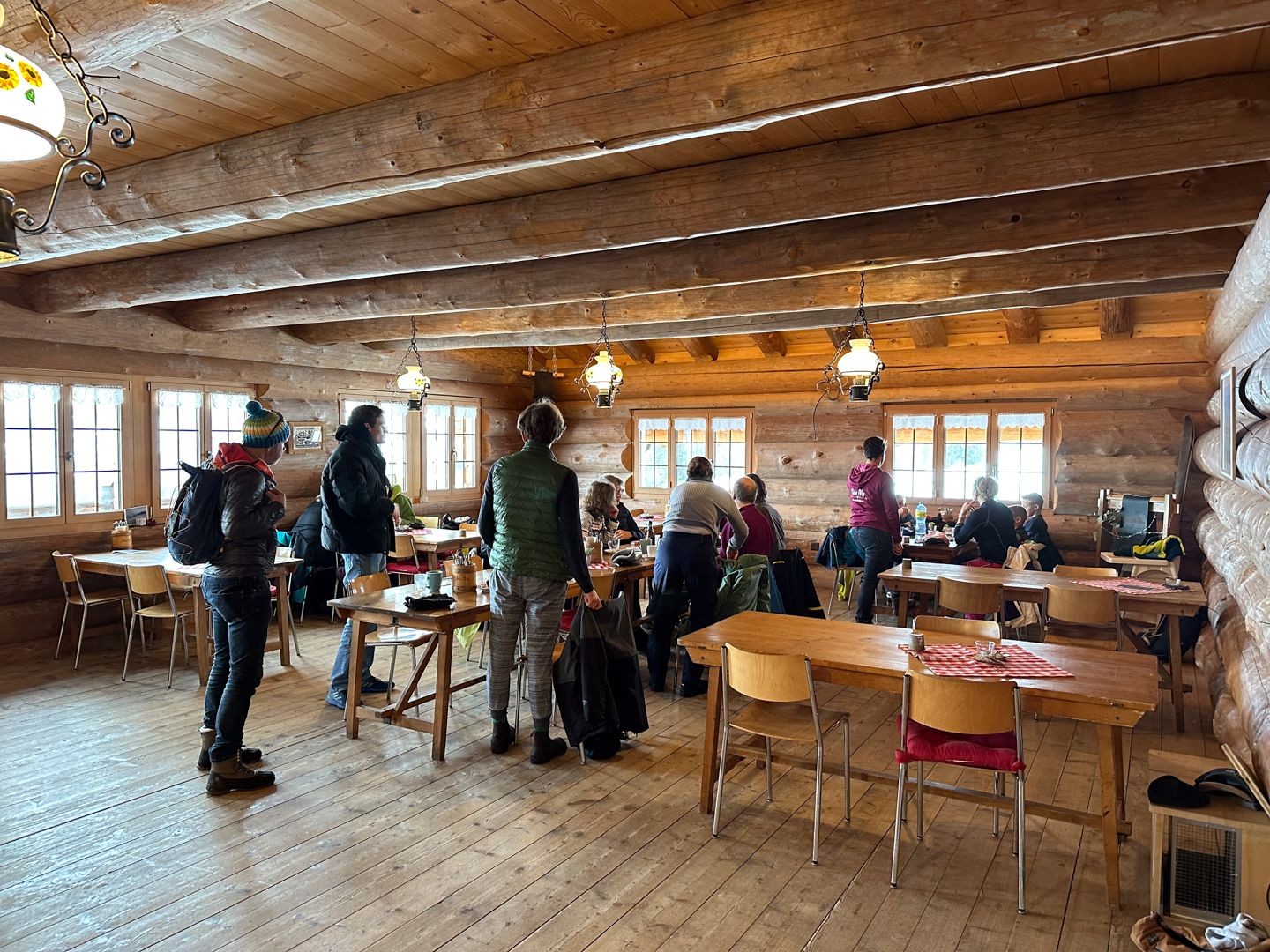 L’Alpstube du restaurant Site Alp, une ambiance rustique et confortable pour déguster une bonne fondue