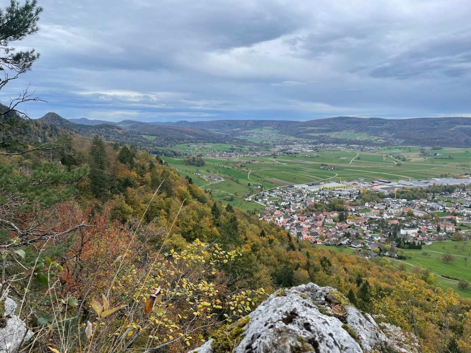 Blick vom Lingenberg über das Laufental