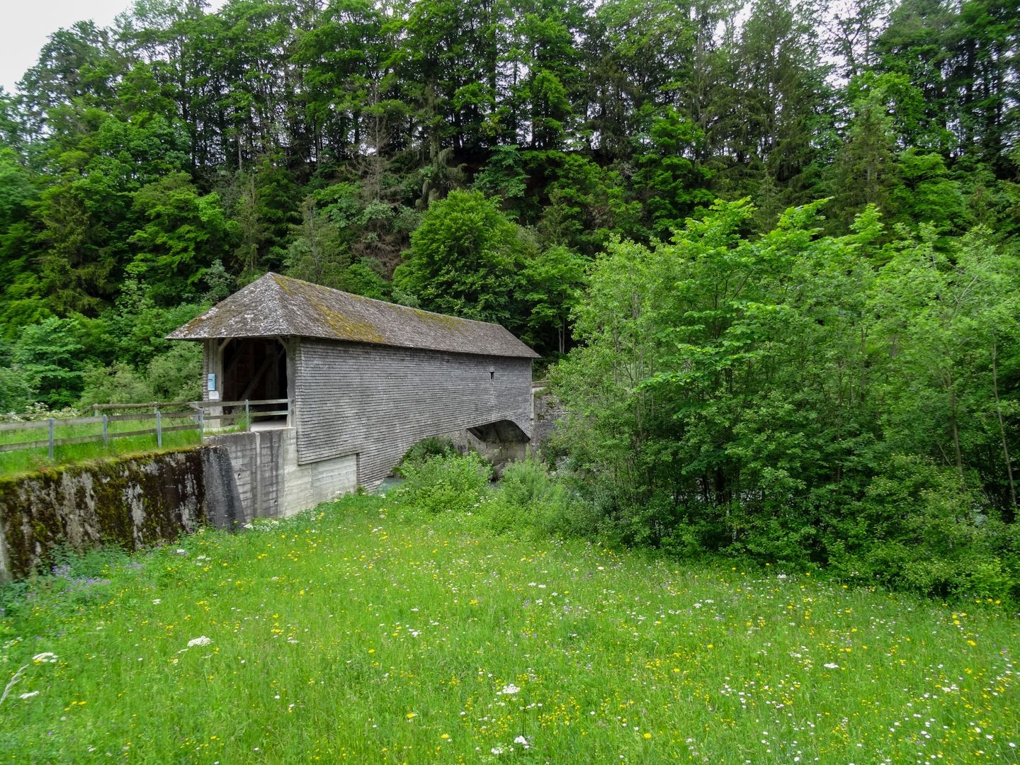 «Le pont qui branle», en fait, ne branle pas.