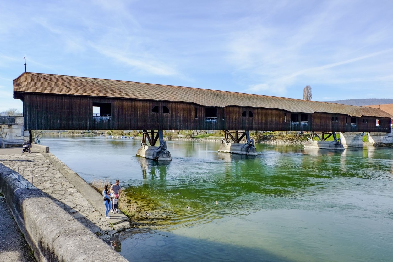 Die 108 Meter lange Brücke in Büren an der Aare. Sie machte aus dem Dorf einst einen Verkehrsknotenpunkt.